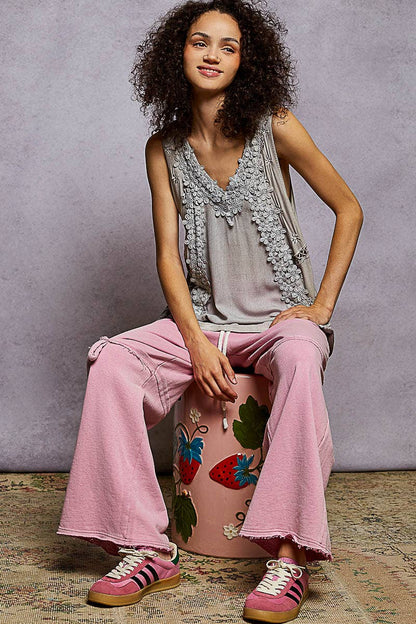 POL Sleeveless contrast floral lace crochet detail v-neck top